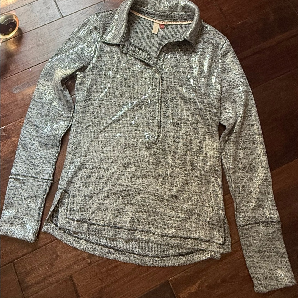 Anthropology Picro Gray Sequin Shirt.  Quarter snap.  Small